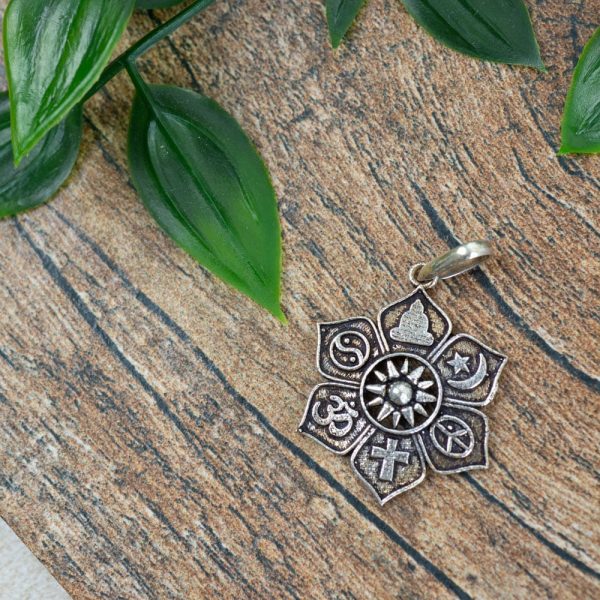 Pendentif Lotus Avec Symboles Religieux Mm Zenvol Vente En Gros